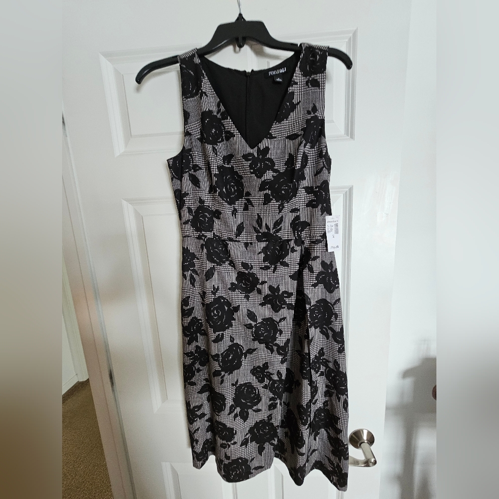 Dress Barn Roz & Ali Black and Gray Floral Midi Dress